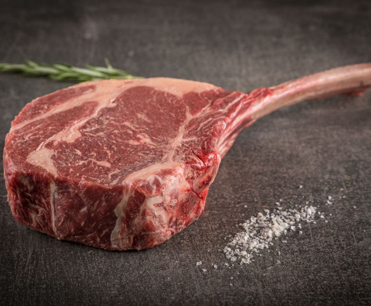 Deutsche Simmentaler Färse Dry Aged Tomahawk Steak online kaufen Don